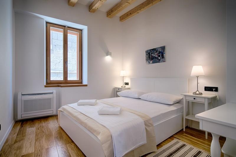 Apartments Villa Glorija Komiza Bagian luar foto