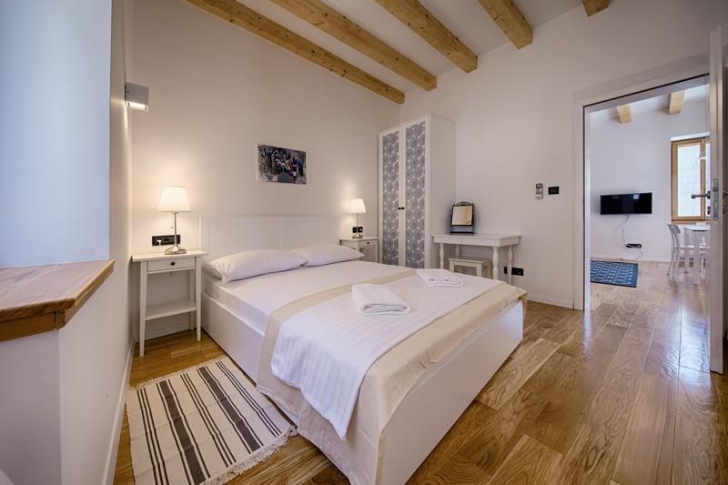 Apartments Villa Glorija Komiza Bagian luar foto
